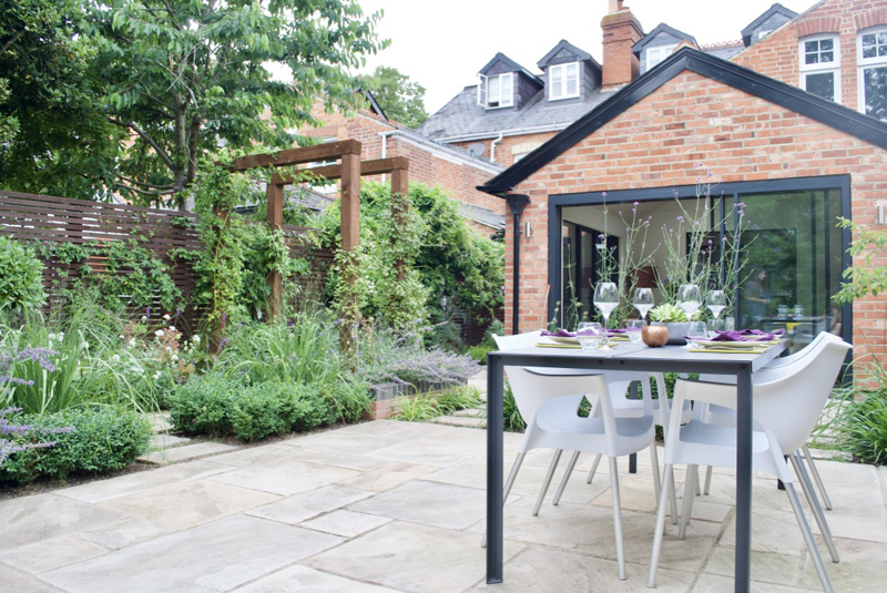 Victorian house in Oxfordshire with garden and open plan kitchen for ...